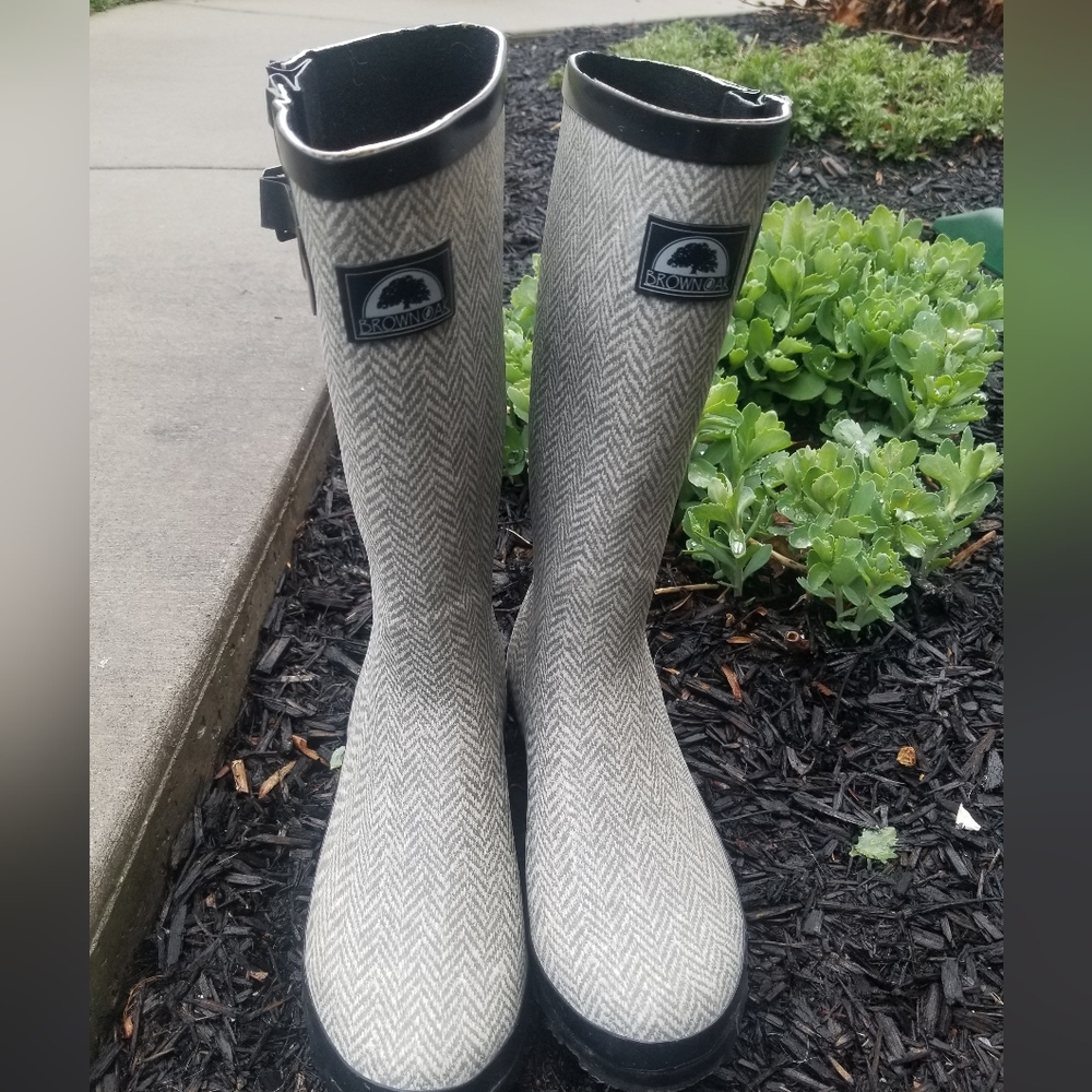 Rain boots size 10